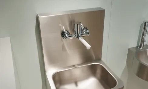 Découvrez en vidéo ce lavabo hospitalier, un must pour l'hygiène des mains. Idéal dans les hôpitaux et centres de soins.