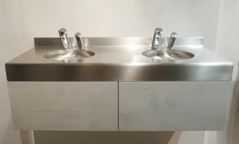 Découvrez en vidéo ce lavabo design collectif en Inox qui magnifiera vos sanitaires (bar, bureau, école...).