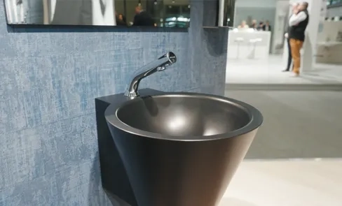 Découvrez en vidéo le lavabo noir mat MINI BAILA qui donnera du style à vos sanitaires. Osez le look "mix and match" !